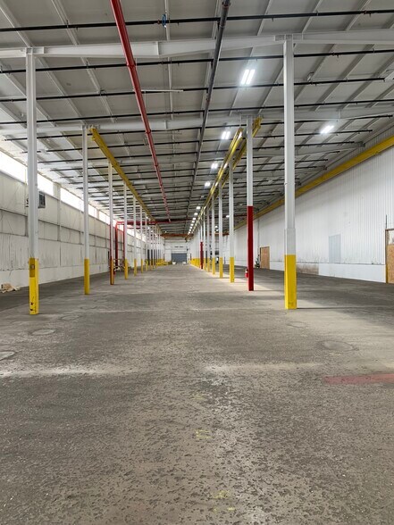 More Photos Of 1220 W Fulton St, Edgerton Warehouse For Lease