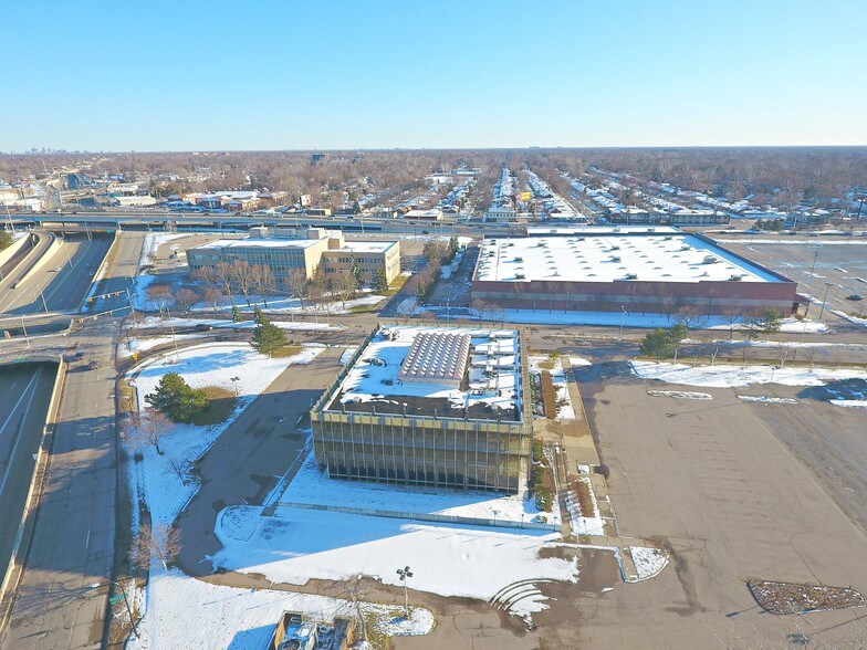 More Photos Of 16000-16200 Northland Dr, Southfield Office For Sale