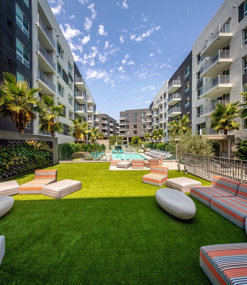 More Photos Of 1331 N Cahuenga Blvd, Los Angeles Apartments For Lease