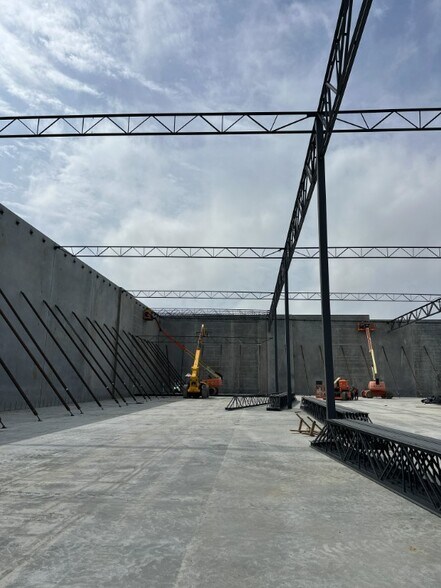 More Photos Of 00 Greens Rd, Houston Distribution For Lease
