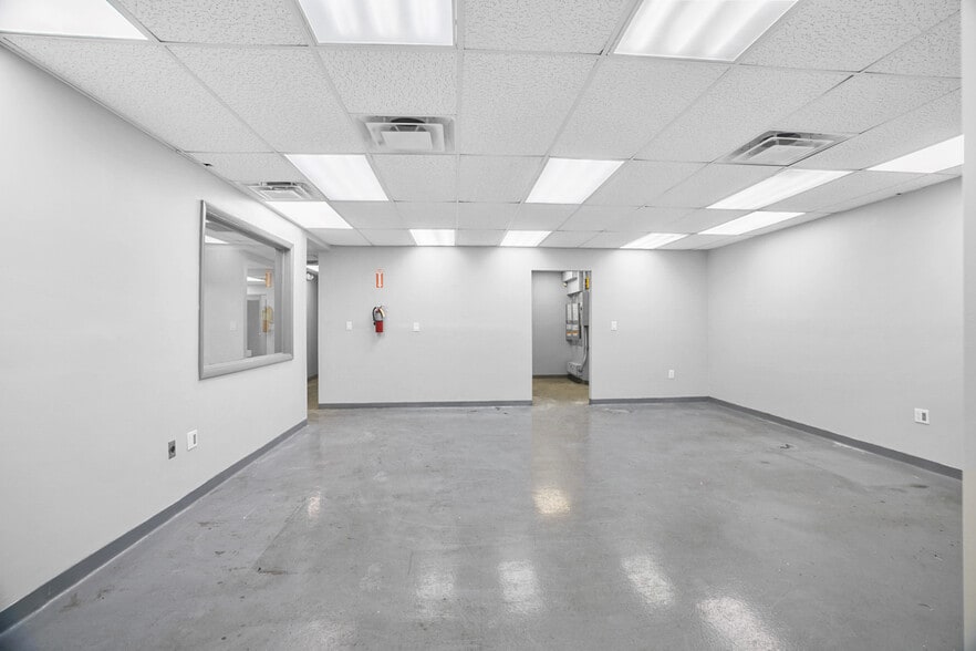 More Photos Of 8200-8358 NW 30th Ter, Doral Warehouse For Lease