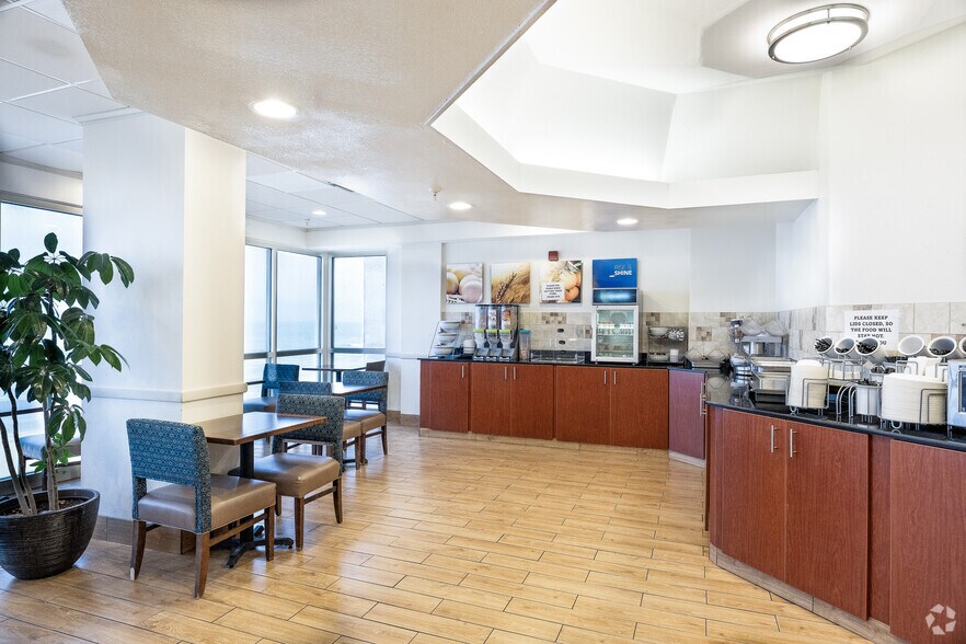 More Photos Of 2321 Atlantic Ave, Virginia Beach Hotel For Sale