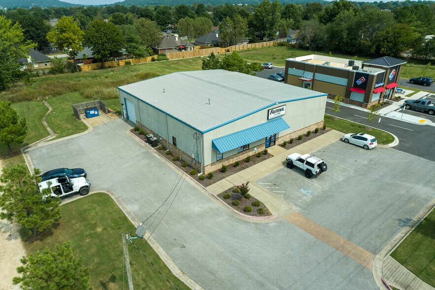 More Photos Of 2324 E Robinson Ave, Springdale Light Distribution For Sale