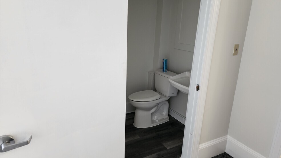 More Photos Of 14-18 Broadway, Taunton Storefront Retail Office For Lease