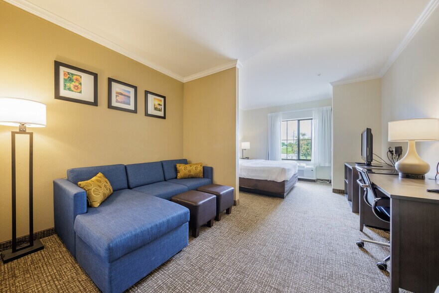 More Photos Of 201 SE Interstate Dr, Lawton Hotel For Sale