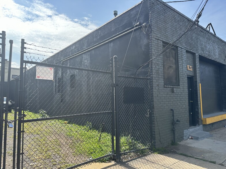 More Photos Of 75 Goble St, Newark Warehouse For Sale