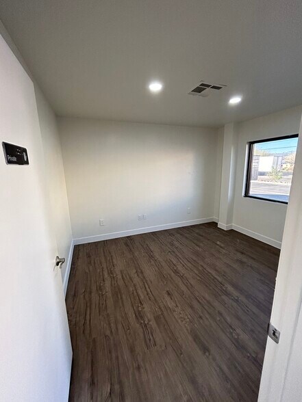 More Photos Of 5790 Wynn Rd, Las Vegas Showroom For Lease