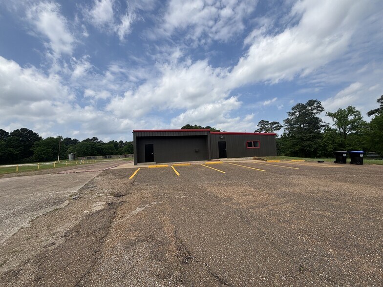 More Photos Of 220 Progress Blvd, Longview Warehouse For Sale