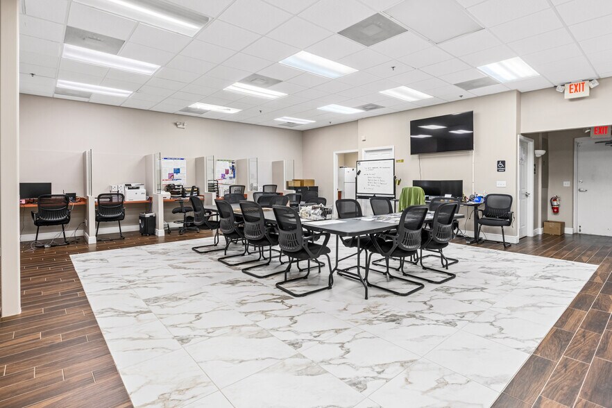 More Photos Of 7730 N Wickham Rd, Melbourne Office For Lease