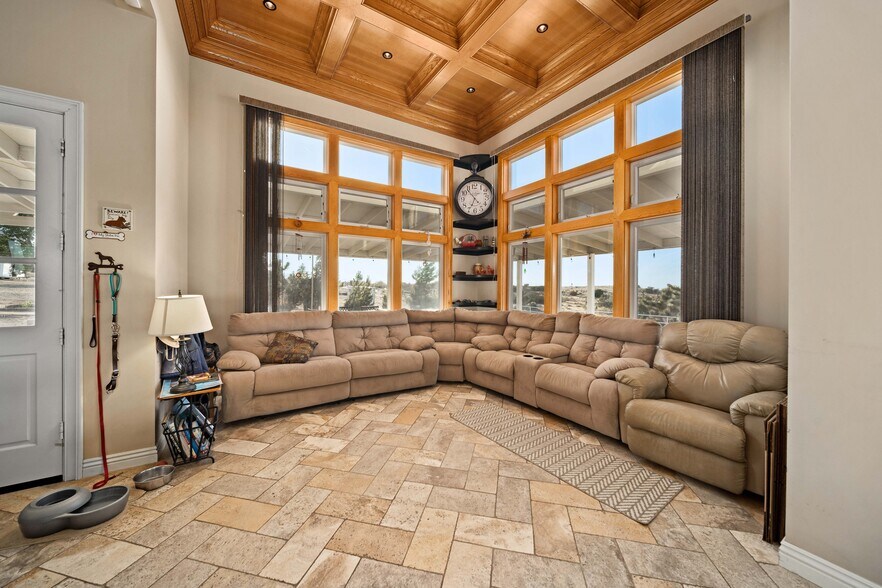 More Photos Of 35655 52nd St E, Palmdale Manufacturing For Sale