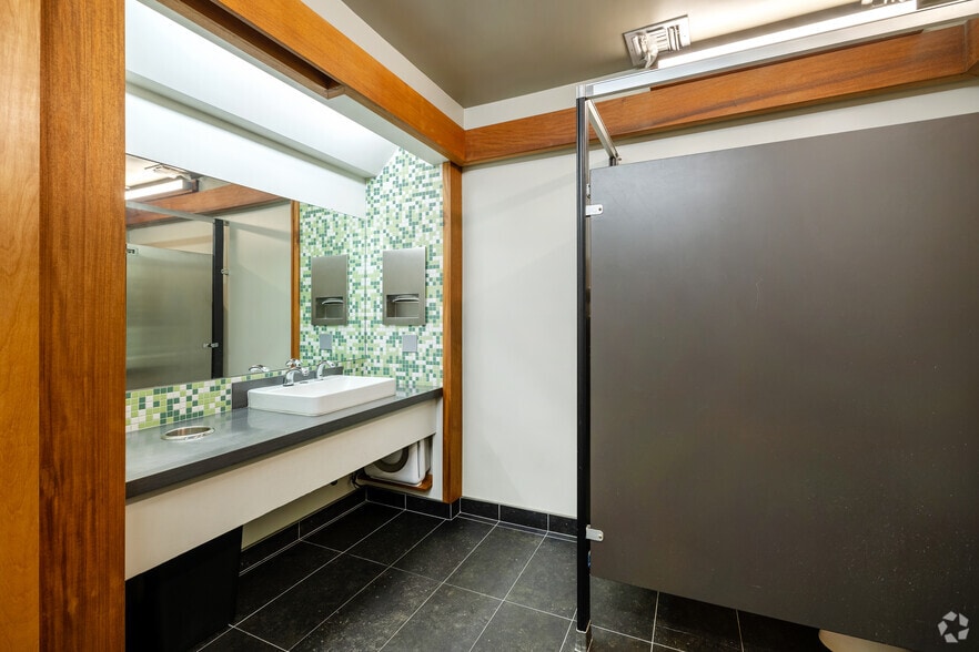 More Photos Of 520 S Sepulveda Blvd, Los Angeles Office For Lease