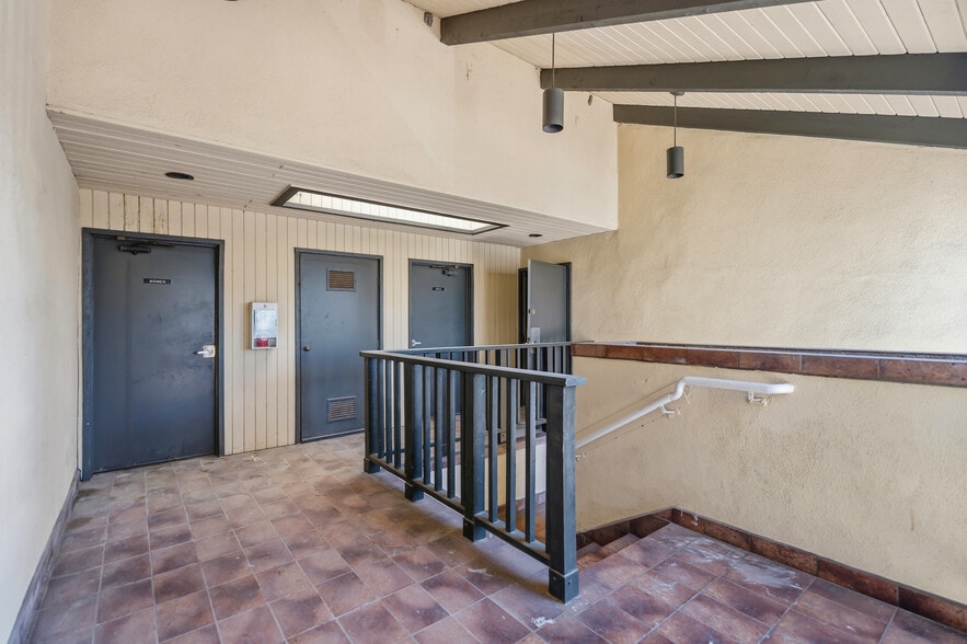 More Photos Of 5375 Industrial Dr, Huntington Beach Light Distribution For Sale