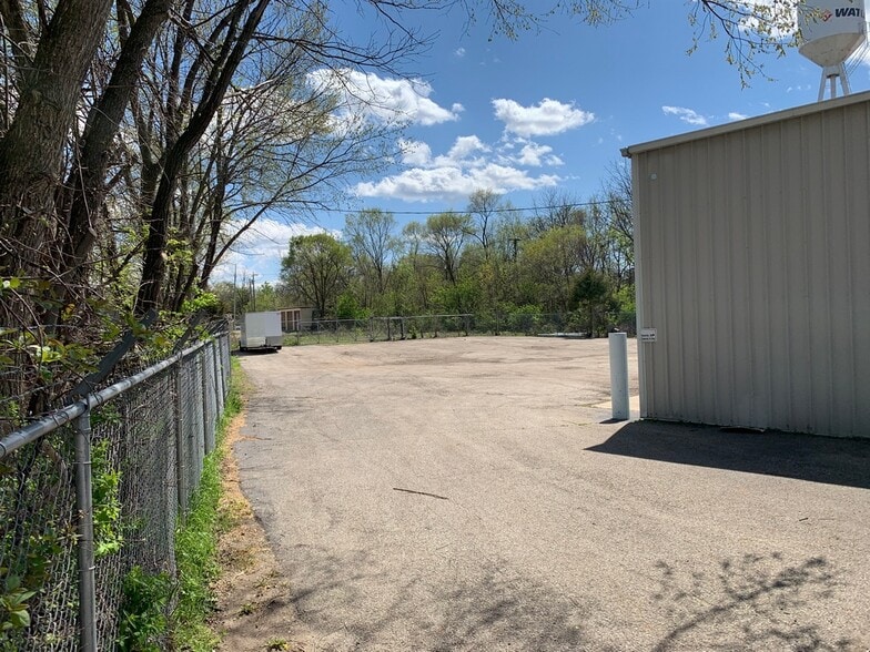 More Photos Of 5700 Walnut St, Richmond Warehouse For Lease