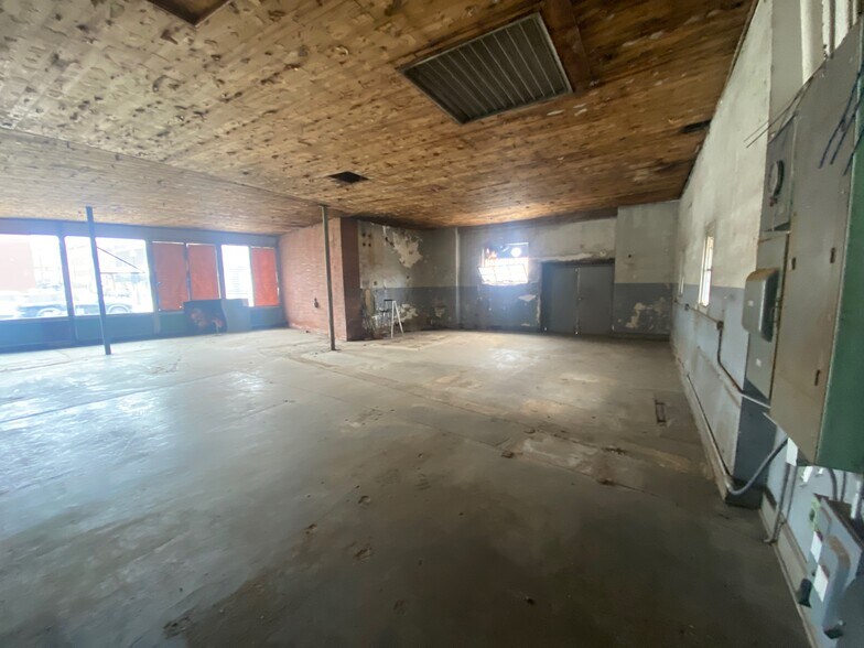 More Photos Of 100 S Water St, Elizabeth City General Retail For Sale