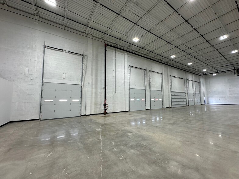 More Photos Of 3023 E Kemper Rd, Cincinnati Warehouse For Lease
