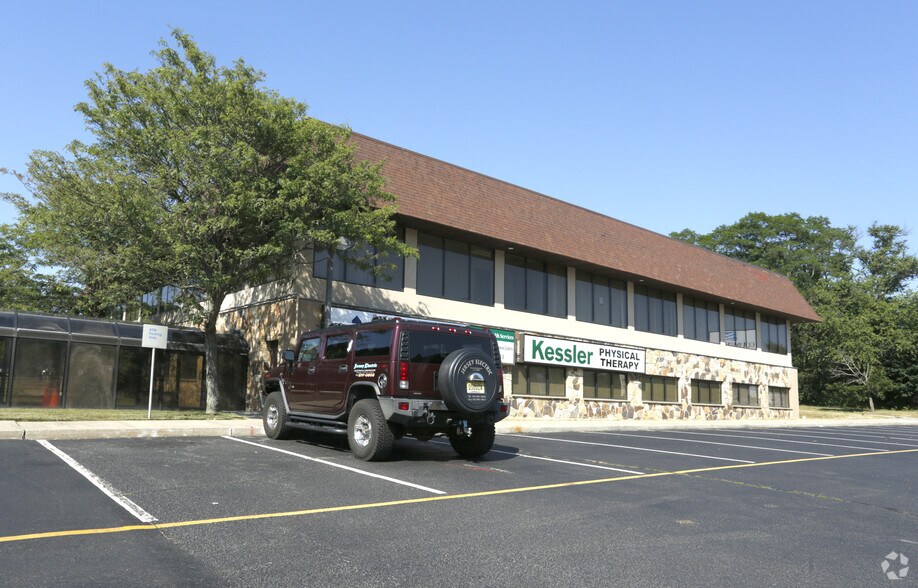 More Photos Of 2290 W Countyline Rd, Jackson Township Medical For Lease