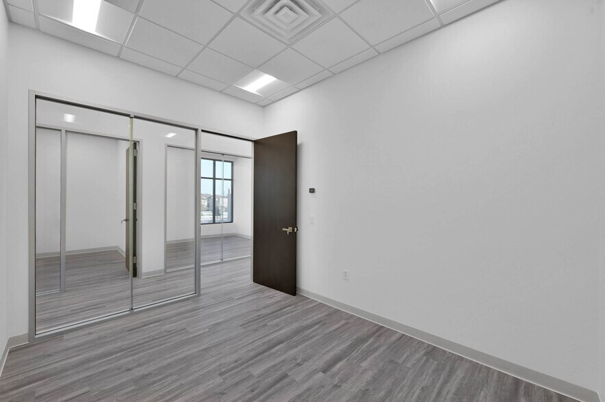 More Photos Of 24527 Gosling Rd, Spring Flex For Lease