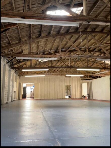 More Photos Of 4530 Martin Luther King Jr Way, Oakland Warehouse For Lease