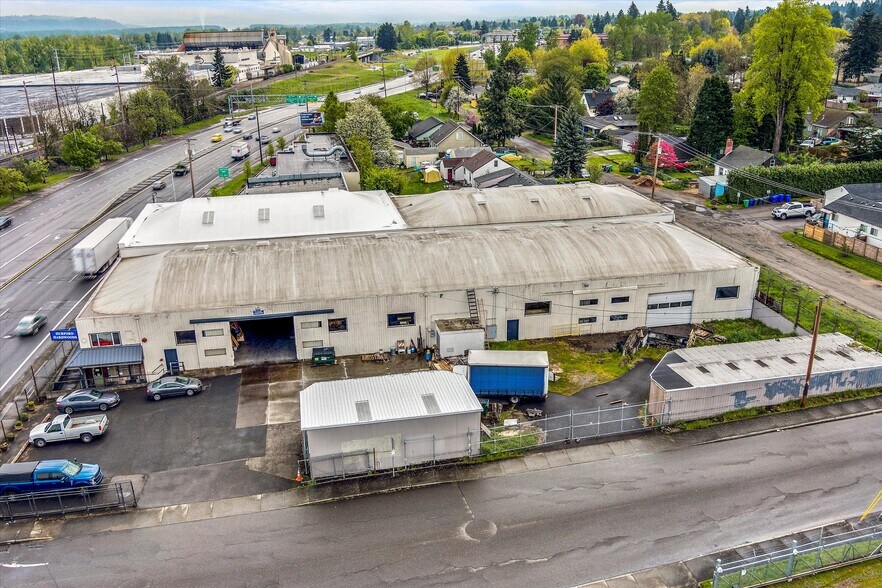 More Photos Of 8900 NE Lombard St, Portland Warehouse For Sale
