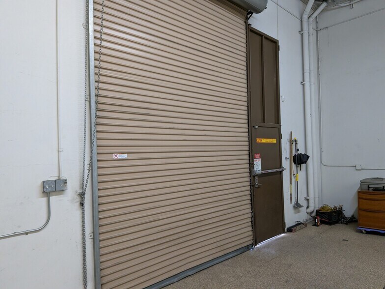 More Photos Of 1537 E McFadden Ave, Santa Ana Manufacturing For Lease