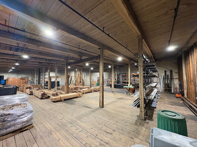 More Photos Of 81 Elm St, Biddeford Freestanding For Lease