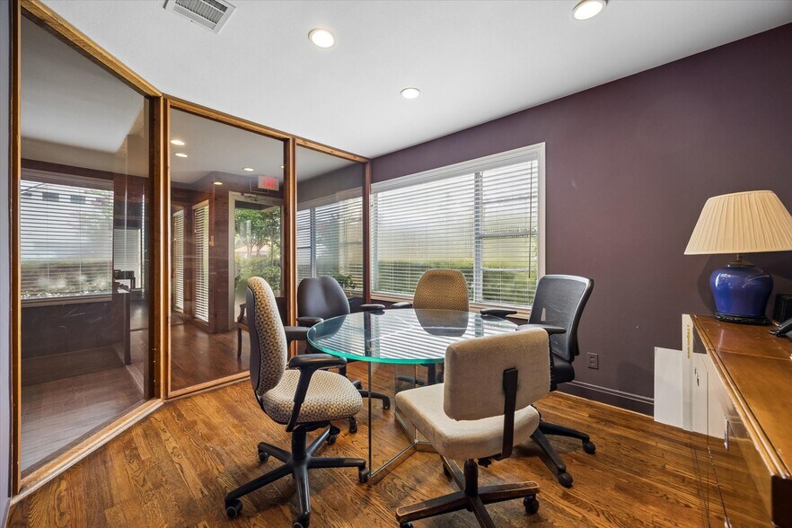 More Photos Of 1212 Antoine Dr, Houston Coworking Space