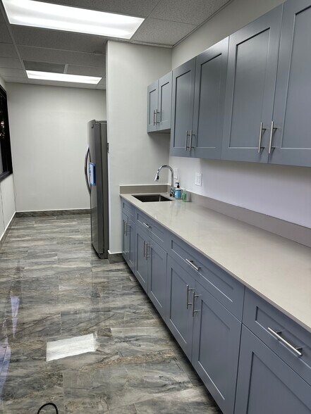 More Photos Of 455 Fairway Dr, Deerfield Beach Office For Lease