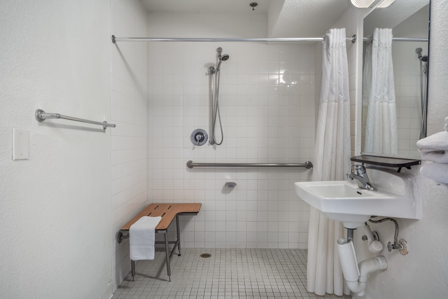 More Photos Of 750 Raintree Dr, Carlsbad Hotel For Sale