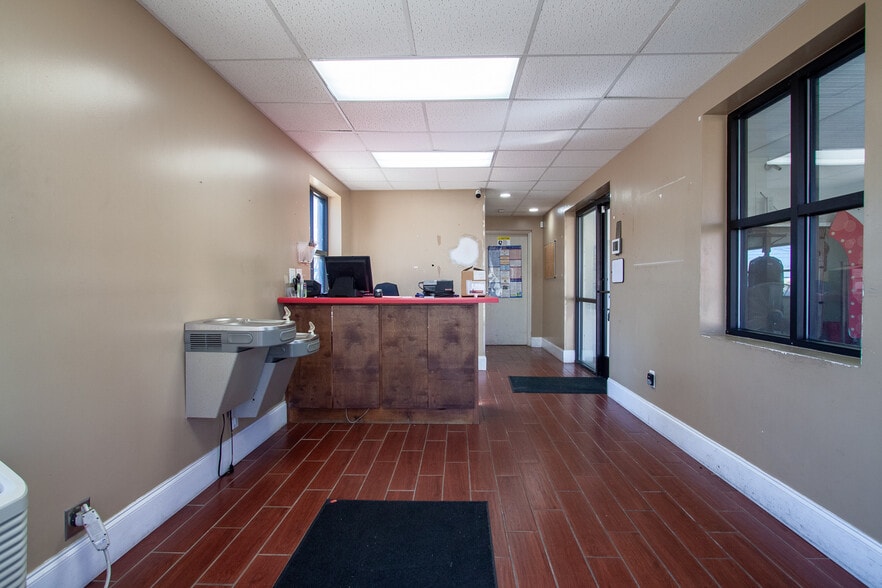 More Photos Of 1810 Opelika Rd, Auburn Carwash For Sale