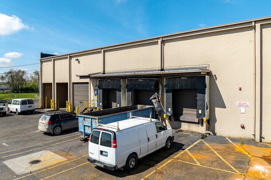 More Photos Of 10800 Ford Rd, Dearborn Warehouse For Lease