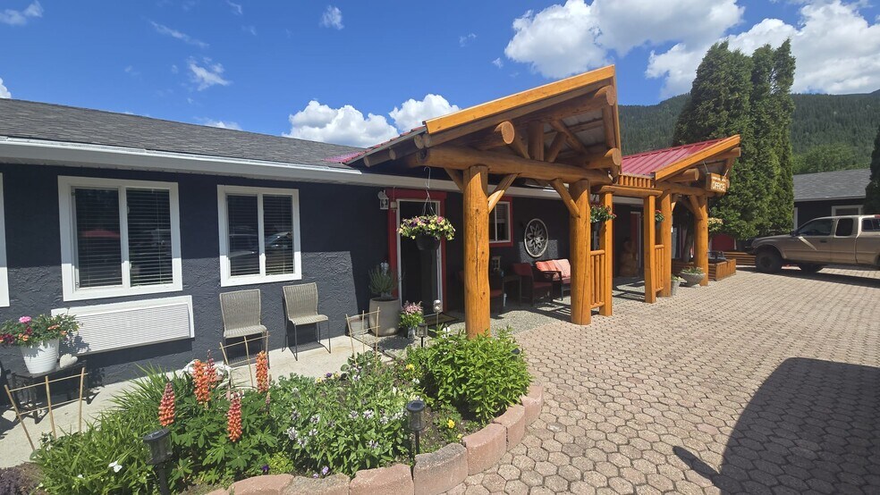 More Photos Of 101 Oak St, Fauquier Hotel For Sale