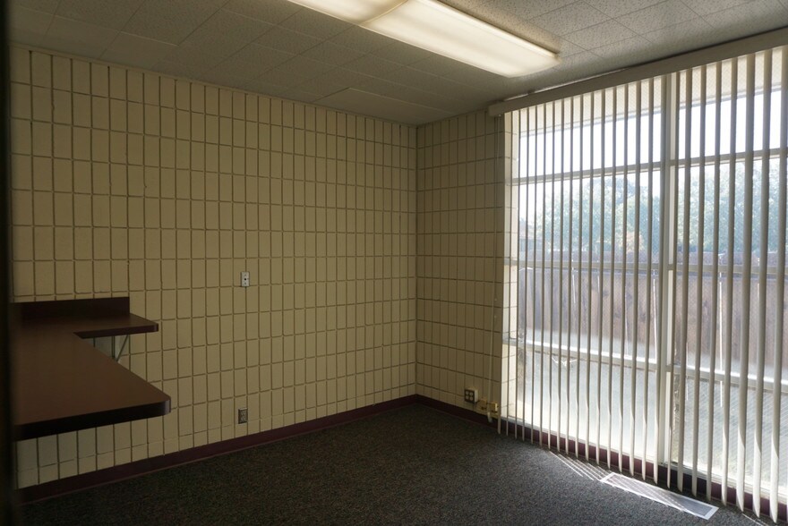 More Photos Of 1004-1006 N Douty St, Hanford Medical For Lease