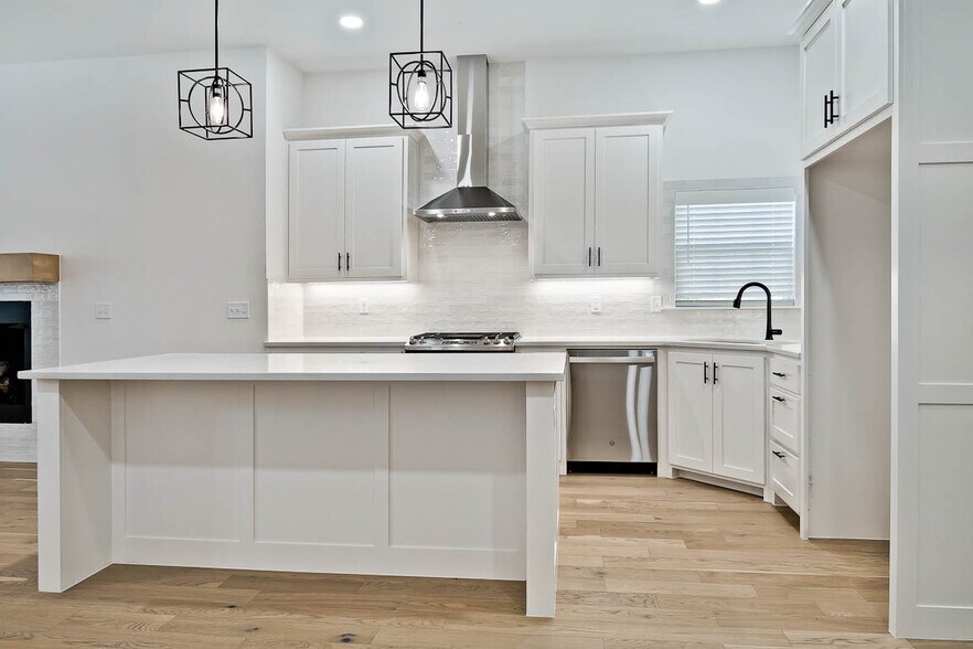 More Photos Of 502-510 W Persimmon St, Rogers Apartments For Sale