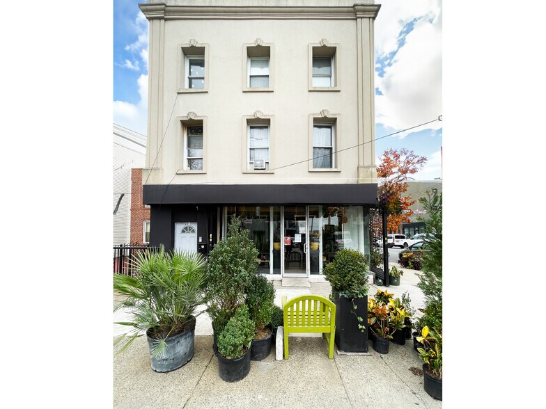 More Photos Of 251 Van Brunt St, Brooklyn Storefront Retail Residential For Lease