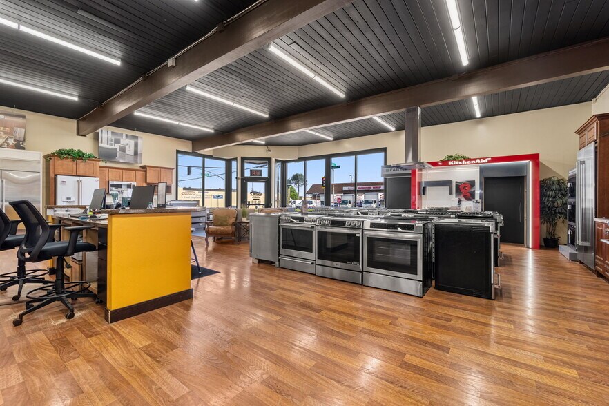 More Photos Of 341 Harris St, Eureka Storefront For Sale