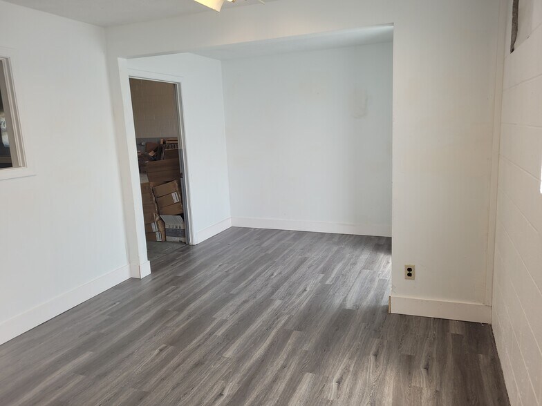 More Photos Of 103 Glenham Ave, Warwick Warehouse For Sale