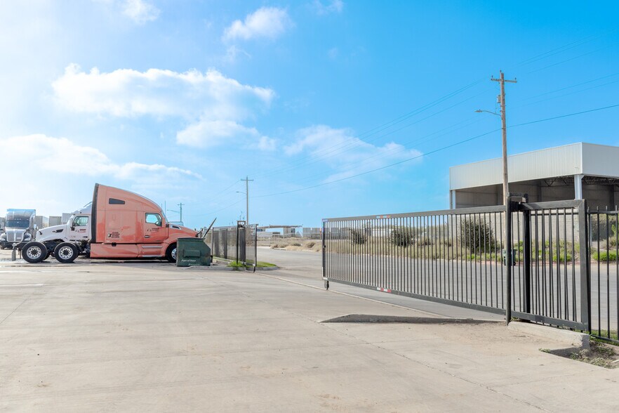 Primary Photo Of 119 North America Rd, Laredo Land For Sale