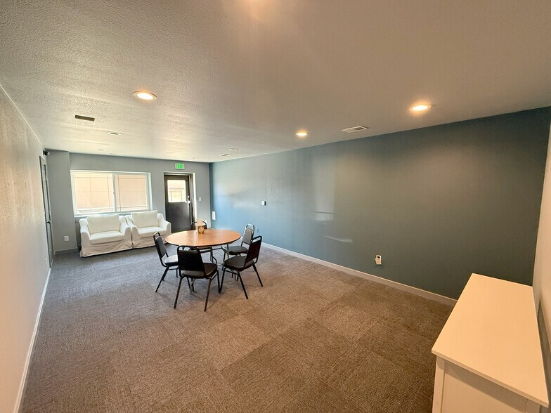 More Photos Of 4523 Endeavor Dr B, Johnstown Flex For Sale