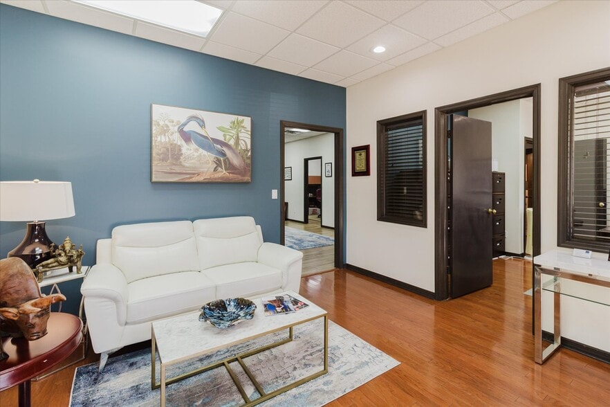 More Photos Of 611 Druid Rd E, Clearwater Office For Sale