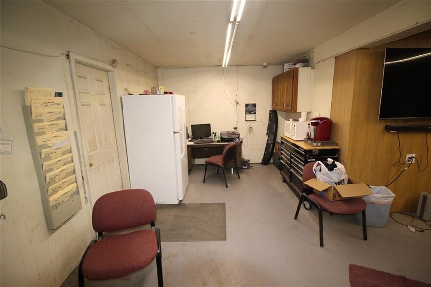 More Photos Of 13612 Stillwell Rd, Bonner Springs Auto Salvage Facility For Sale