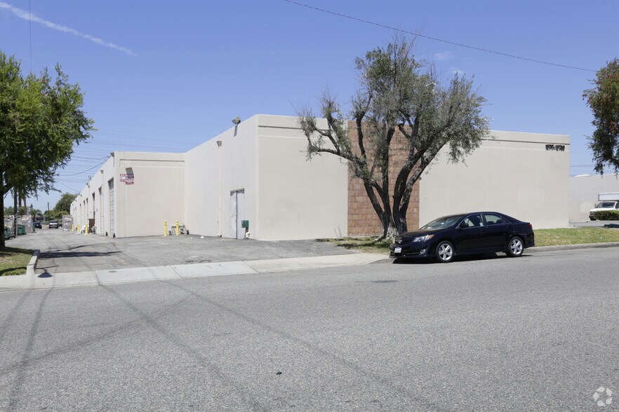 More Photos Of 15717-15733 Texaco Ave, Paramount Warehouse For Lease