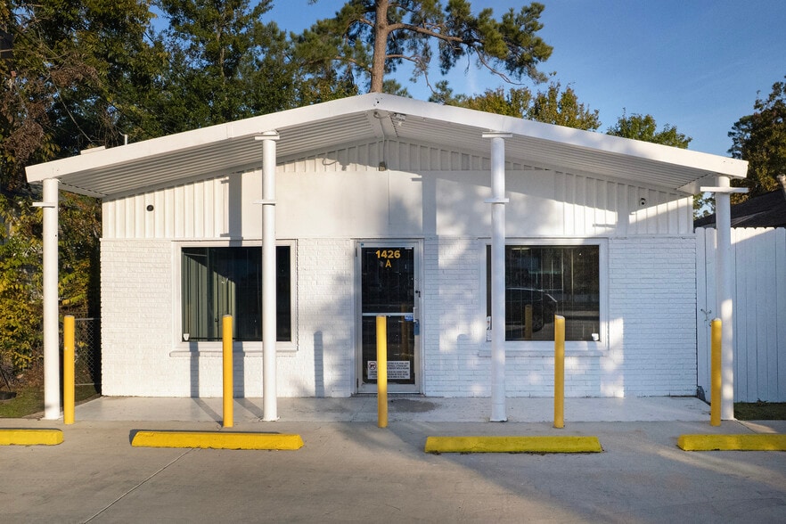 More Photos Of 1426 Gessner Rd, Houston Freestanding For Lease