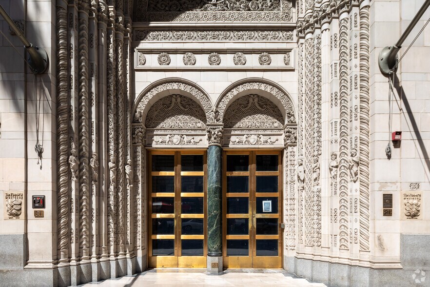 More Photos Of 811 W 7th St, Los Angeles Loft Creative Space For Lease