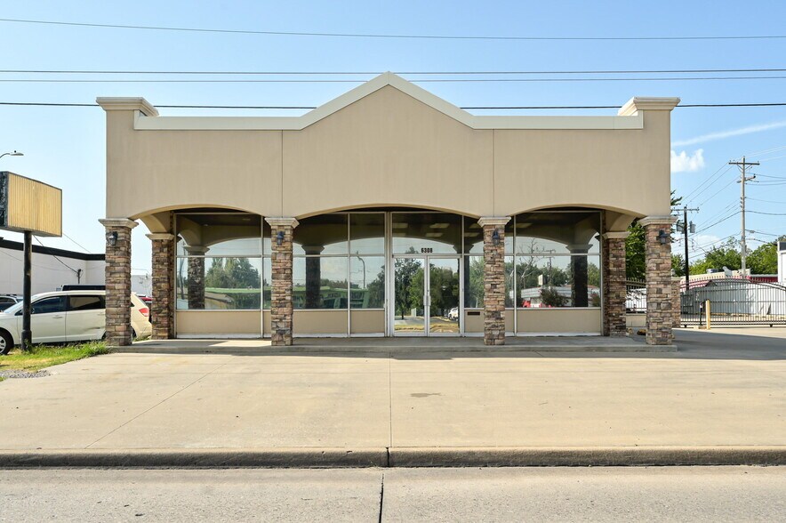 More Photos Of 6308 NW 39th Expy, Bethany Freestanding For Sale