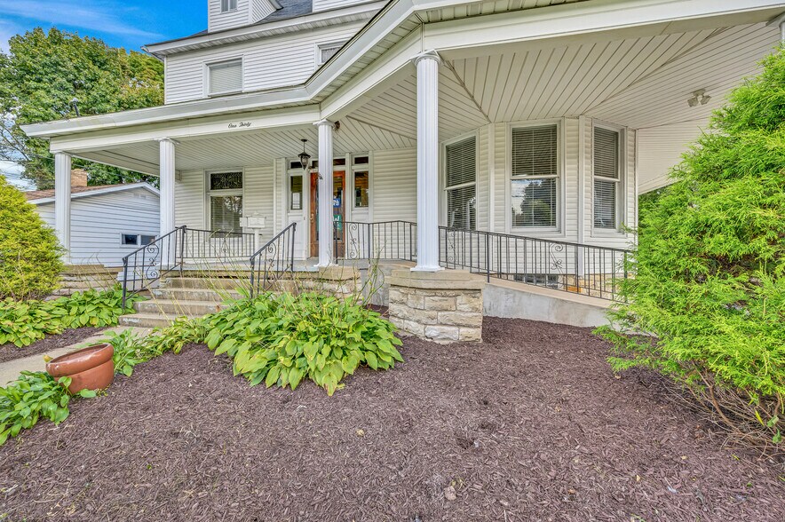 More Photos Of 1813 Main St, Blakely Office For Sale