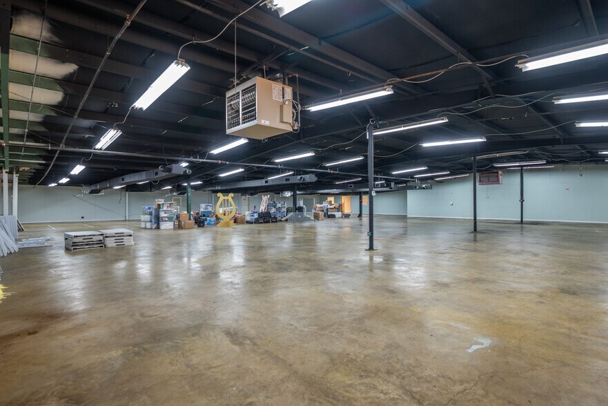 More Photos Of 1006 Lynn Ln, Starkville Flex For Lease