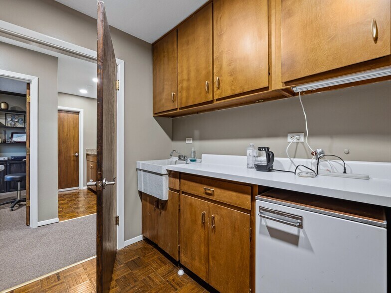 More Photos Of 5 Doctors Park, Asheville Medical For Sale