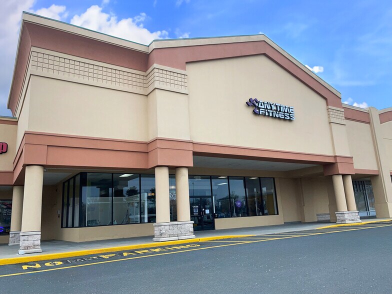 More Photos Of 415-475 E Main St, Westfield Unknown For Lease