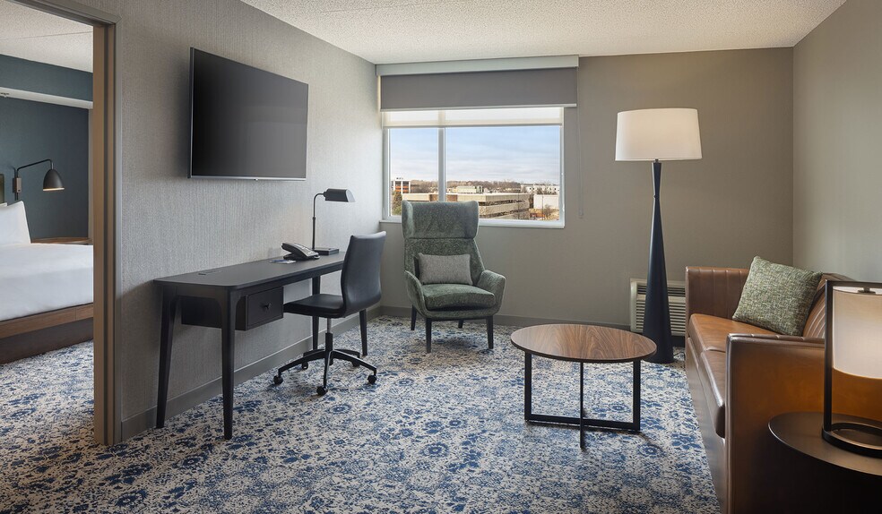 More Photos Of 4960 Towne Centre Rd, Saginaw Hotel For Sale