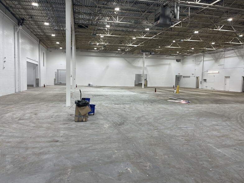 More Photos Of 33 Rajon Rd, Bayport Manufacturing For Lease